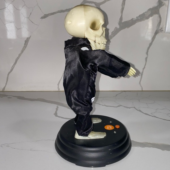 Gemmy grave raver dancing skeleton (works) -Halloween - Picture 5 of 7